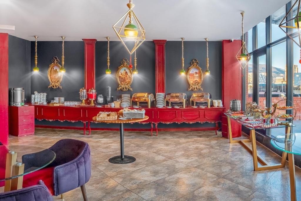 هتل دنیز تفلیس